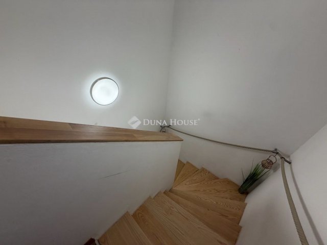 Eladó ikerház, Pécsett 129.9 M Ft, 4 szobás