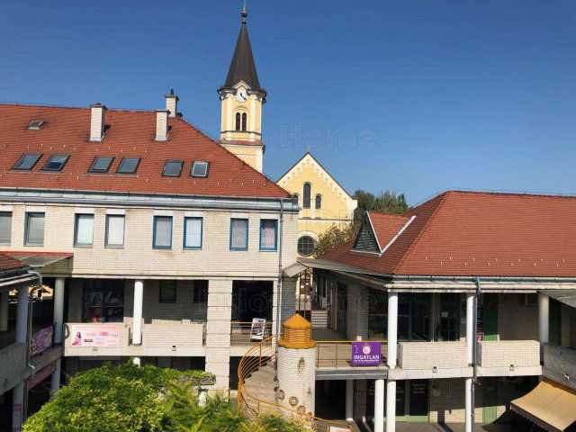 Eladó téglalakás, Siófokon 85 M Ft, 7 szobás