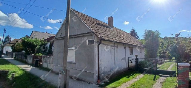 Eladó családi ház, Egerváron 11.9 M Ft, 1 szobás
