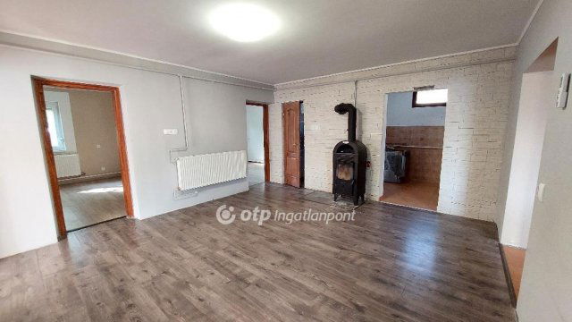 Eladó családi ház, Kisújszálláson 25 M Ft, 3 szobás