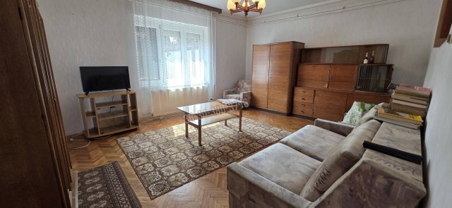 Eladó családi ház, Dunaújvárosban 59 M Ft, 2 szobás