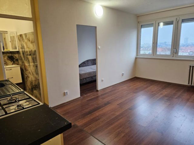 Eladó panellakás, Szolnokon, Móra Ferenc úton 29.9 M Ft