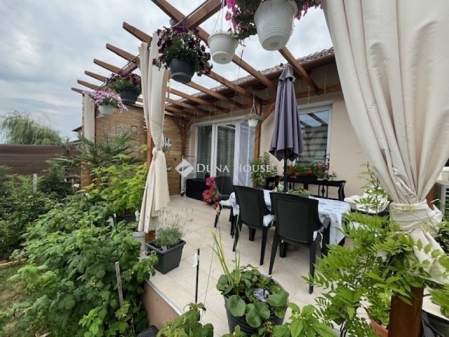 Eladó ikerház, Vácrátóton 105 M Ft, 4 szobás