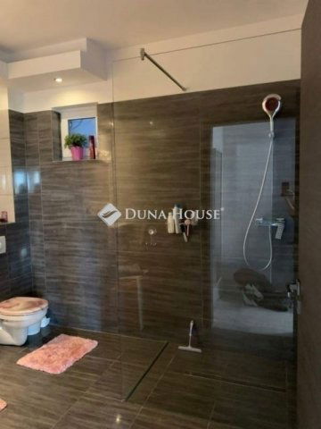 Eladó családi ház, Kerepesen 179 M Ft, 4 szobás