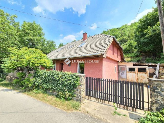 Eladó családi ház, Pécsett, Sas dűlőn 49.9 M Ft, 6 szobás