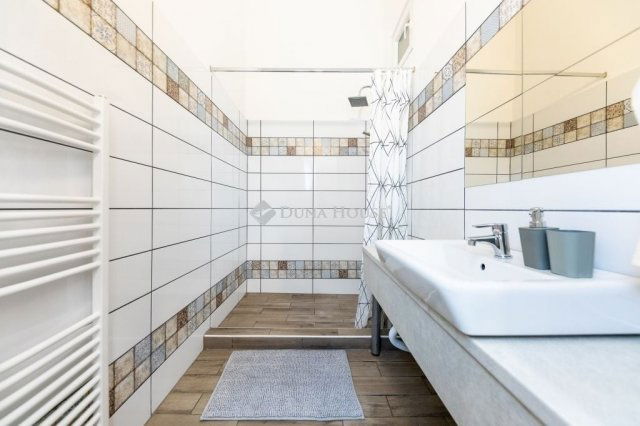 Eladó téglalakás, Budapesten, VII. kerületben 169.9 M Ft