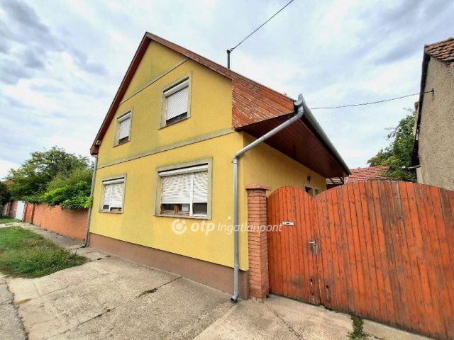 Eladó családi ház, Kiskunfélegyházán 118.5 M Ft, 6+1 szobás