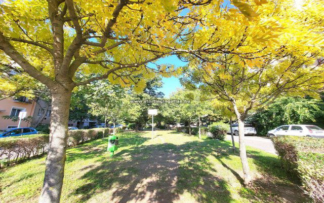 Eladó ipari ingatlan, Budapesten, XIV. kerületben, Limanova téren