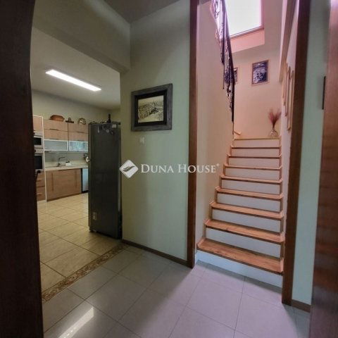 Eladó családi ház, Szegeden 210 M Ft, 6 szobás