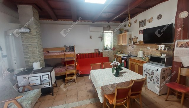 Eladó családi ház, Oroszlányban 69.99 M Ft, 2 szobás