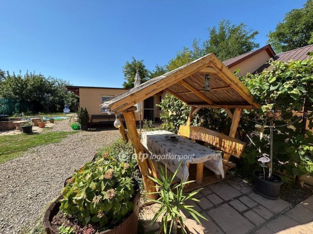 Eladó családi ház, Hajdúböszörményen 149 M Ft, 5 szobás