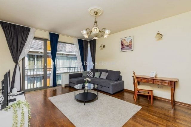 Eladó téglalakás, Budapesten, VI. kerületben 95.9 M Ft, 2 szobás