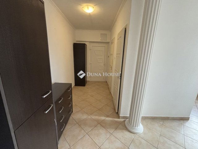 Eladó panellakás, Kecskeméten 52.9 M Ft, 3 szobás