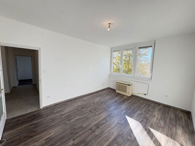 Eladó téglalakás, Kaposváron 33.5 M Ft, 2 szobás