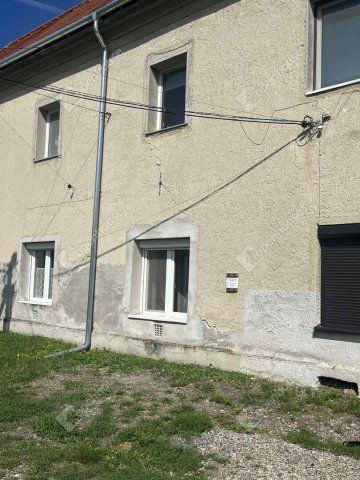 Eladó téglalakás, Nagycenken 45 M Ft, 3 szobás