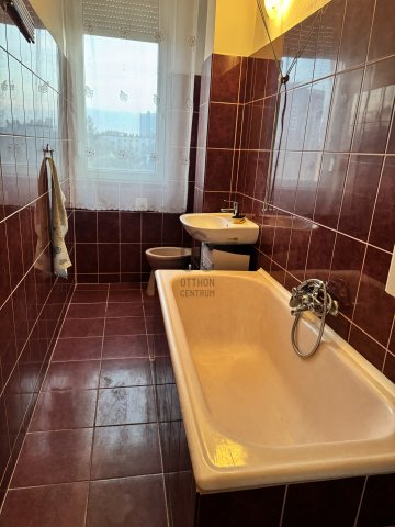 Eladó téglalakás, Szolnokon 31.9 M Ft, 2 szobás