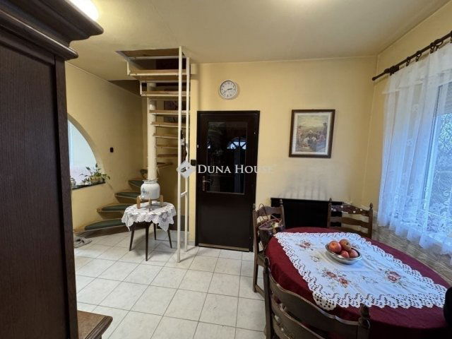 Eladó családi ház, Nagytarcsán 124.9 M Ft, 4 szobás