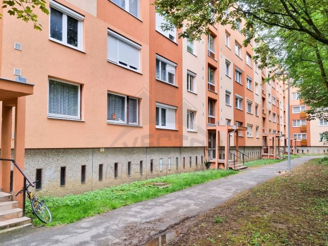 Eladó panellakás, Szombathelyen 39.9 M Ft, 2 szobás