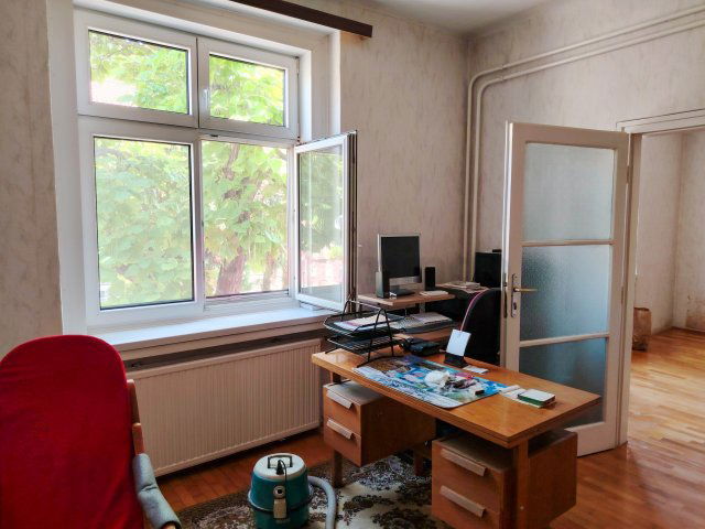 Eladó családi ház, Pécsett 90 M Ft, 4+1 szobás