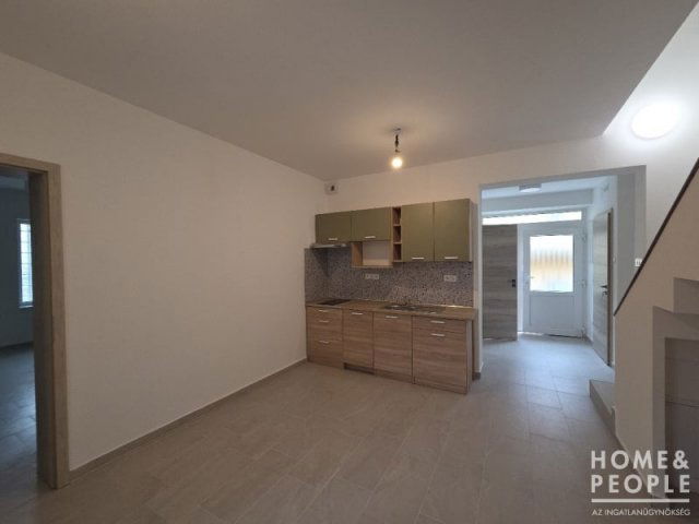 Eladó téglalakás, Szegeden 153 M Ft, 6 szobás