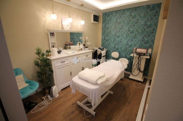 Eladó üzlethelyiség, Kecskeméten 45 M Ft, 2 szobás