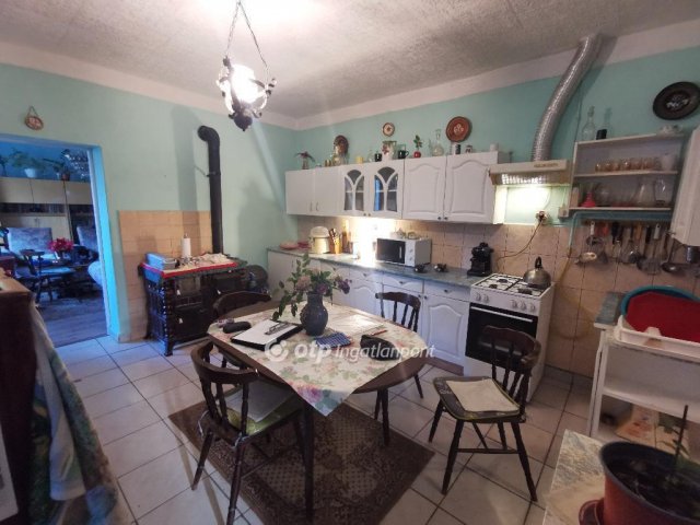 Eladó családi ház, Baján 28.9 M Ft, 1+2 szobás