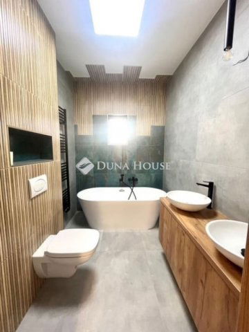 Eladó téglalakás, Pécsett 79.9 M Ft, 3 szobás