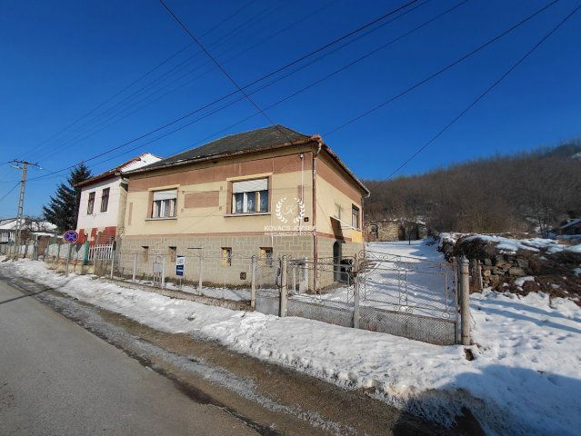 Eladó családi ház, Csokvaományban 8.5 M Ft, 5 szobás