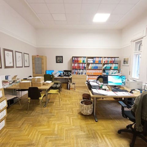 Eladó téglalakás, Szegeden 116.5 M Ft, 4 szobás