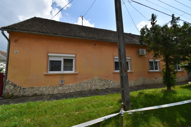 Eladó családi ház, Barcson 47.99 M Ft, 6 szobás