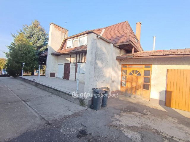 Eladó családi ház, Tiszaföldváron 35 M Ft, 1+2 szobás