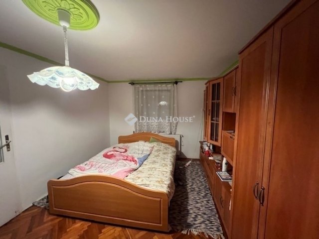 Eladó családi ház, Pilisen 33.9 M Ft, 2 szobás