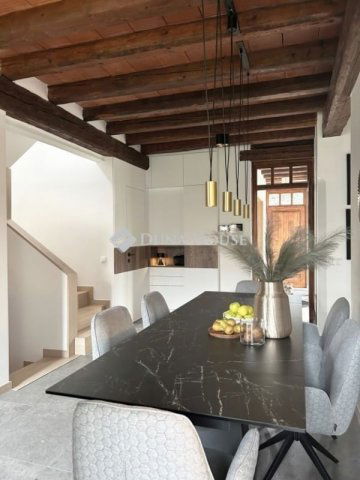 Eladó családi ház, Budapesten, III. kerületben 340 M Ft