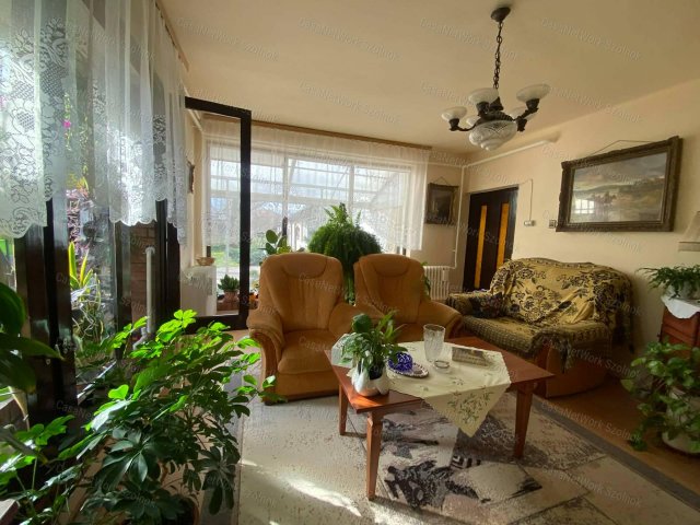 Eladó családi ház, Szolnokon 85 M Ft, 3+3 szobás