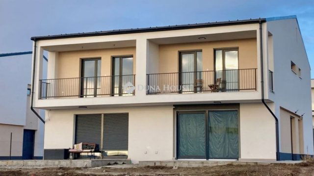 Eladó ikerház, Budapesten, XVII. kerületben 155 M Ft, 4 szobás