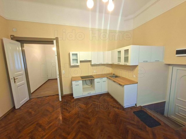 Eladó téglalakás, Kaposváron 37 M Ft, 1 szobás