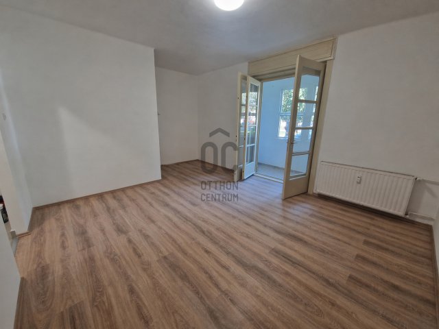 Eladó téglalakás, Almásfüzitőn 18 M Ft, 1 szobás