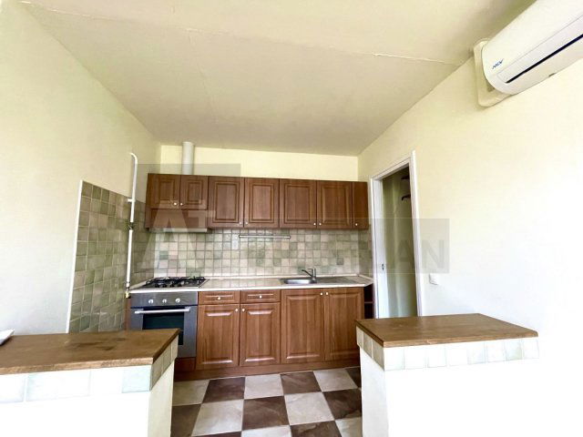 Eladó téglalakás, Szegeden 77.77 M Ft, 3 szobás