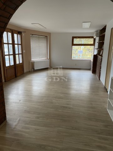 Eladó üzlethelyiség, Százhalombattán 65 M Ft