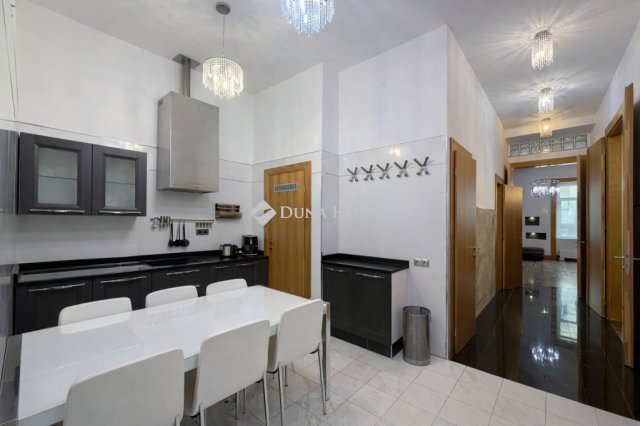 Eladó téglalakás, Budapesten, II. kerületben 159 M Ft, 2 szobás