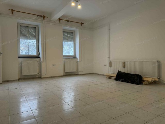 Eladó téglalakás, Békéscsabán 24.5 M Ft, 2 szobás