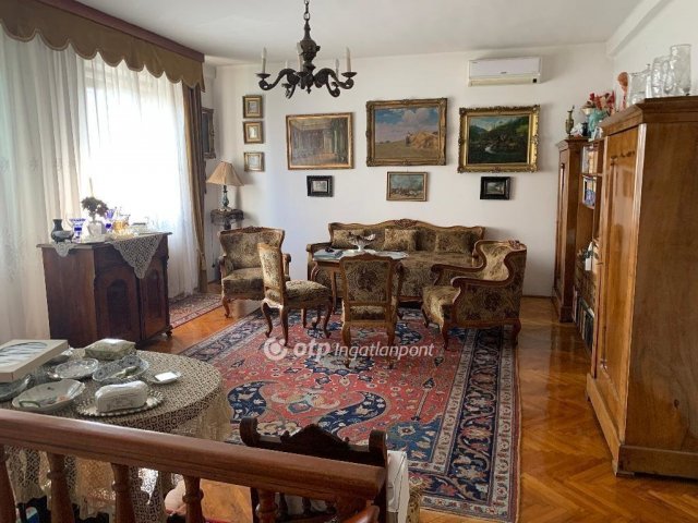 Eladó családi ház, Szolnokon 85 M Ft, 6 szobás