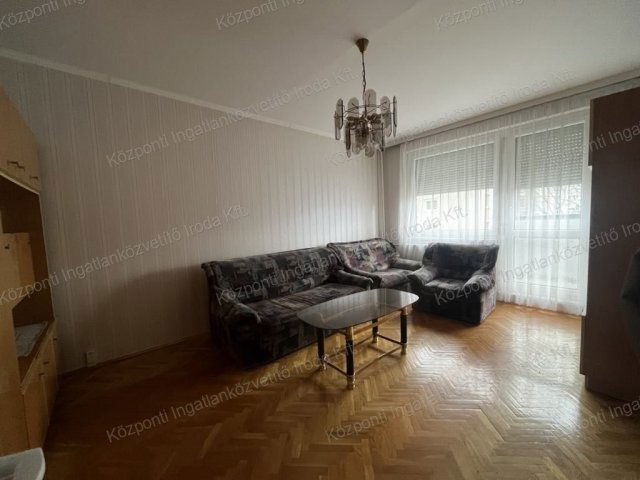 Kiadó panellakás, albérlet, Tatabányán 170 E Ft / hó, 2 szobás