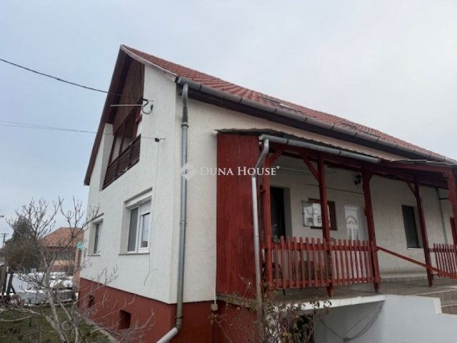 Eladó családi ház, Csévharaszton 89.9 M Ft, 7 szobás