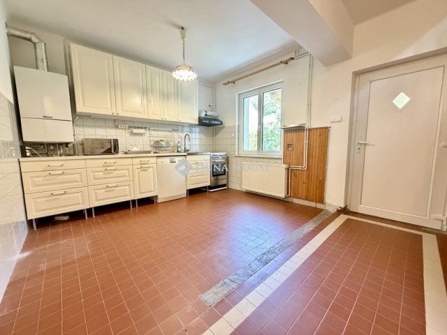 Eladó téglalakás, Balatonfüreden 89.9 M Ft, 3 szobás