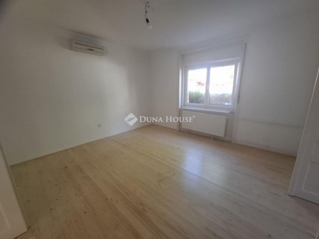Eladó családi ház, Vecsésen 81.9 M Ft, 5 szobás