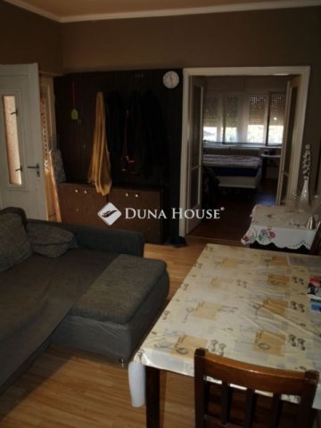 Eladó családi ház, Vecsésen 87 M Ft, 7 szobás