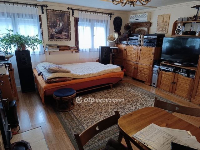 Eladó családi ház, Solymáron 113.5 M Ft, 3+2 szobás