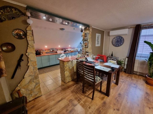 Eladó családi ház, Szigetszentmártonban 84.9 M Ft, 6 szobás