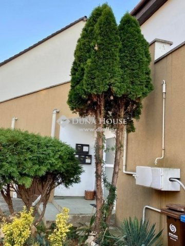 Eladó téglalakás, Pécsett 64.9 M Ft, 3 szobás